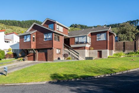 Photo of property in 11 Duval Grove, Tawa, Wellington, 5028