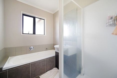 Photo of property in 27 Sonoma Crescent, Oteha, Auckland, 0632