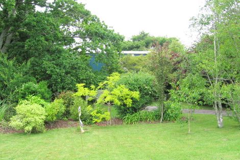 Photo of property in 42 Seymour Road, Sunnyvale, Auckland, 0612