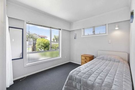 Photo of property in 57 Bradbury Road, Botany Downs, Auckland, 2010