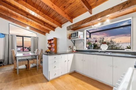 Photo of property in 13 Moxham Grove, Massey, Auckland, 0614