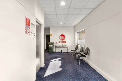 Photo of property in 1/123 Queen Street, Northcote Point, Auckland, 0627
