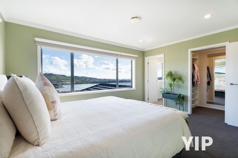 Photo of property in 10 Okupe Grove, Aotea, Porirua, 5024