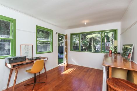 Photo of property in 11 Hollywood Avenue, Titirangi, Auckland, 0604