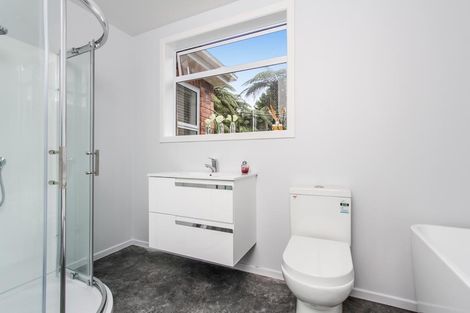 Photo of property in 11 Hollywood Avenue, Titirangi, Auckland, 0604