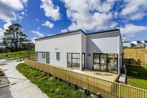 Photo of property in 1 Horokaka Street, Massey, Auckland, 0614