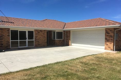 Photo of property in 6 Perrin Place, Darfield, 7510