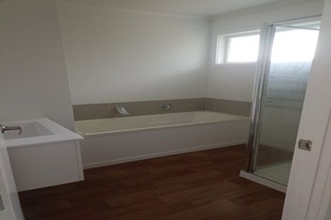 Photo of property in 2/462 East Coast Road, Windsor Park, Auckland, 0630