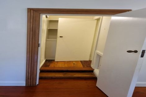 Photo of property in 25 Harbour View Road, Northland, Wellington, 6012