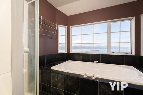 Photo of property in 4a Sunhaven Drive, Newlands, Wellington, 6037