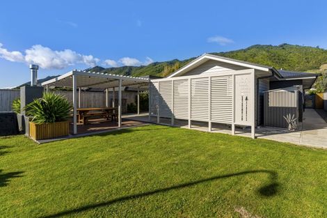 Photo of property in 5 Mahia Lane, Waikanae, 5036