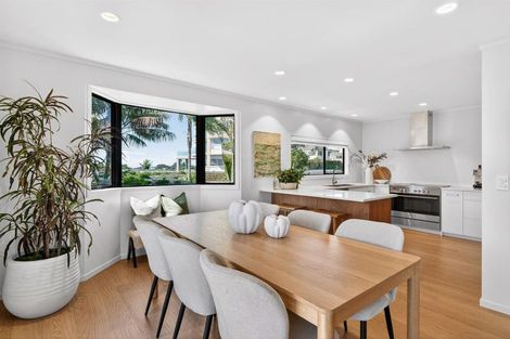 Photo of property in 2/10 Sylvan Park Avenue, Milford, Auckland, 0620