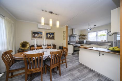 Photo of property in 66 Ruamahanga Crescent, Terrace End, Palmerston North, 4410