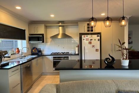 Photo of property in 6 Stroud Place, Henderson, Auckland, 0612