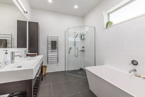 Photo of property in 85 Paremata Road, Paremata, Porirua, 5024