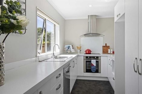 Photo of property in 16 Pono Place, Waiuku, 2123