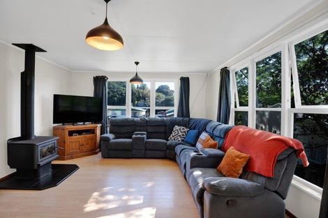 Photo of property in 13 Brixham Place, Merrilands, New Plymouth, 4312