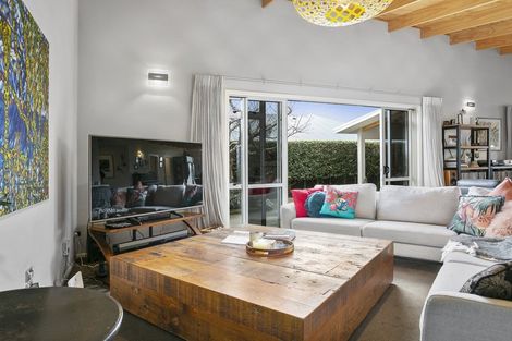 Photo of property in 21 Norfolk Drive, Cambridge, 3434