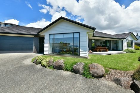 Photo of property in 32 Grovenor Drive, Orewa, 0931