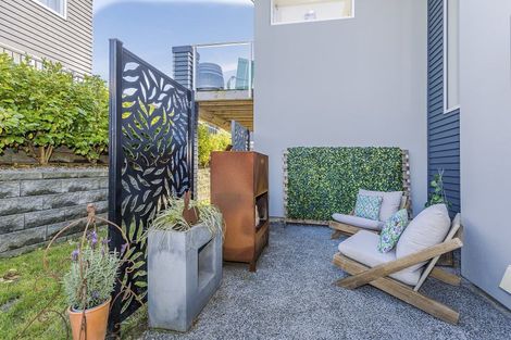 Photo of property in 2 Promontory Crescent, Newlands, Wellington, 6037