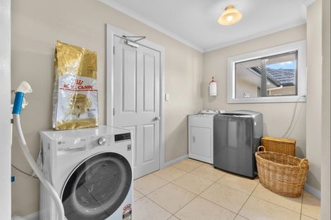 Photo of property in 44 Tutakarae Road, Kelvin Grove, Palmerston North, 4470