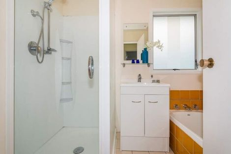 Photo of property in 5 Santiago Crescent, Unsworth Heights, Auckland, 0632