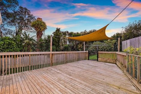 Photo of property in 25 Crompton Road, Massey, Auckland, 0614