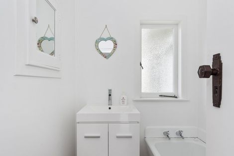 Photo of property in 12a Tay Street, Mount Maunganui, 3116