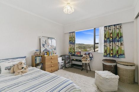 Photo of property in 87 Victory Crescent, Tawa, Wellington, 5028