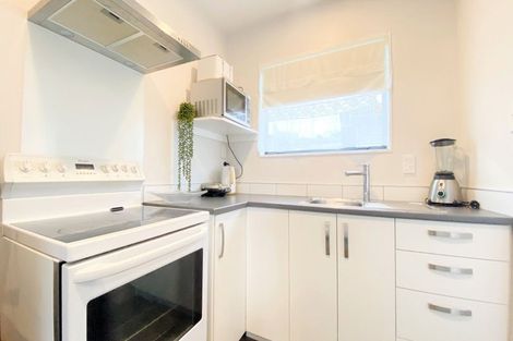 Photo of property in 5 Sunvue Road, Glen Eden, Auckland, 0602