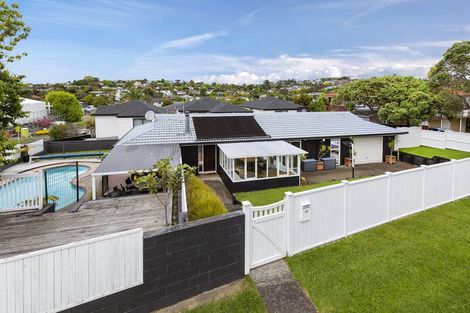 Photo of property in 49 Compton Street, Hillcrest, Auckland, 0627