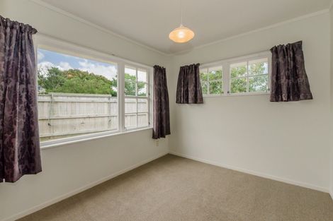 Photo of property in 15 Rewarewa Crescent, Waikanae, 5036