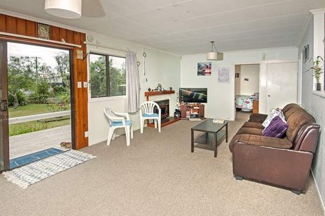 Photo of property in 21 Ranui Station Road, Ranui, Auckland, 0612