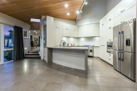 Photo of property in 10 Sunny Glen, Waikanae, 5036
