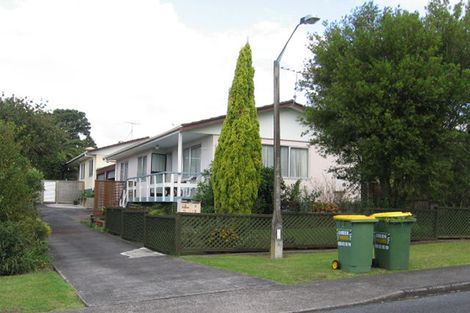 Photo of property in 2/3 Forsythe Place, Massey, Auckland, 0614