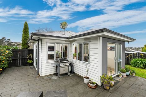 Photo of property in 48 Makora Road, Massey, Auckland, 0614