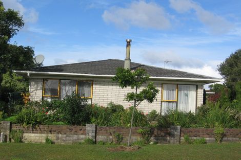 Photo of property in 2/53 Taioma Crescent, Te Atatu Peninsula, Auckland, 0610