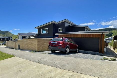 Photo of property in 154 Amesbury Drive, Churton Park, Wellington, 6037