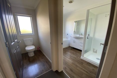 Photo of property in 5 Yarnbrook Grove, Churton Park, Wellington, 6037