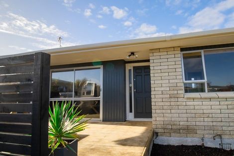 Photo of property in 32 Palliser Place, Milson, Palmerston North, 4414