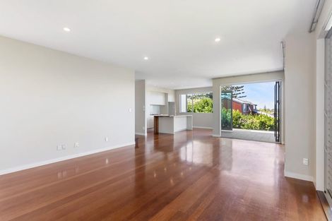 Photo of property in 5a Aberdeen Road, Castor Bay, Auckland, 0620