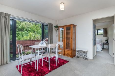 Photo of property in 7a Lyndfield Lane, Newlands, Wellington, 6037