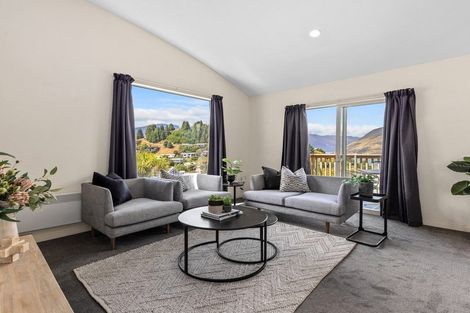 Photo of property in 32 Dart Place, Fernhill, Queenstown, 9300