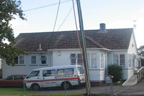 Photo of property in 3a Fruitvale Road, New Lynn, Auckland, 0600