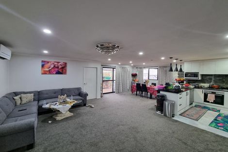 Photo of property in 47 Buckingham Crescent, Papatoetoe, Auckland, 2025
