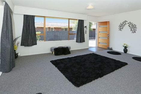 Photo of property in 2/201 Henderson Valley Road, Henderson, Auckland, 0612