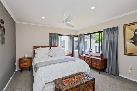 Photo of property in 12 Knightsbridge Place, Taradale, Napier, 4112