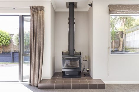 Photo of property in 128 Hillcrest Drive, Kelvin Grove, Palmerston North, 4414