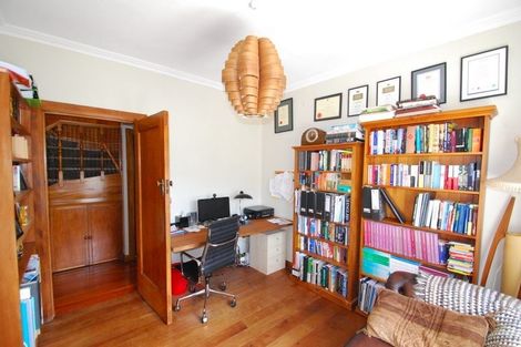 Photo of property in 41 Farm Road, Northland, Wellington, 6012