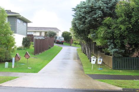 Photo of property in 2/5 Sirius Place, Botany Downs, Auckland, 2010